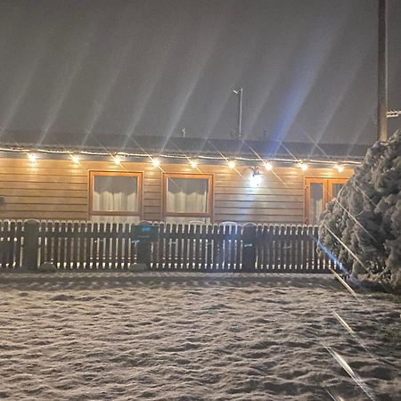 Fairview Farm Holiday Accommodation 14 Luxury Lodges, Cabins, Dog Friendly, Suitable For Couples, Families And Groups, Wedding Guests , Corporate Events, Sleeps 2-65 Guests In Ravenshead, Nottingham Near Sherwood Forest, Set In 88 Acres Exterior foto
