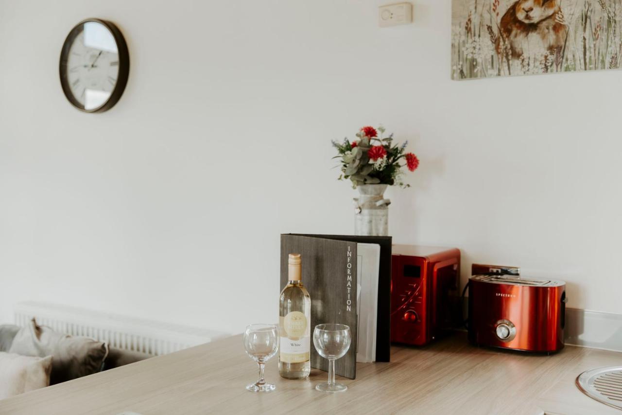 Fairview Farm Holiday Accommodation 14 Luxury Lodges, Cabins, Dog Friendly, Suitable For Couples, Families And Groups, Wedding Guests , Corporate Events, Sleeps 2-65 Guests In Ravenshead, Nottingham Near Sherwood Forest, Set In 88 Acres Exterior foto