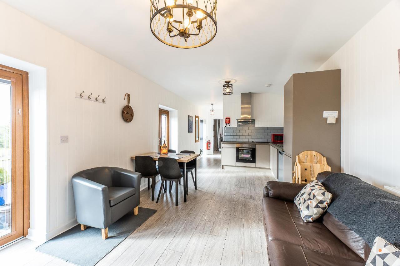 Fairview Farm Holiday Accommodation 14 Luxury Lodges, Cabins, Dog Friendly, Suitable For Couples, Families And Groups, Wedding Guests , Corporate Events, Sleeps 2-65 Guests In Ravenshead, Nottingham Near Sherwood Forest, Set In 88 Acres Exterior foto