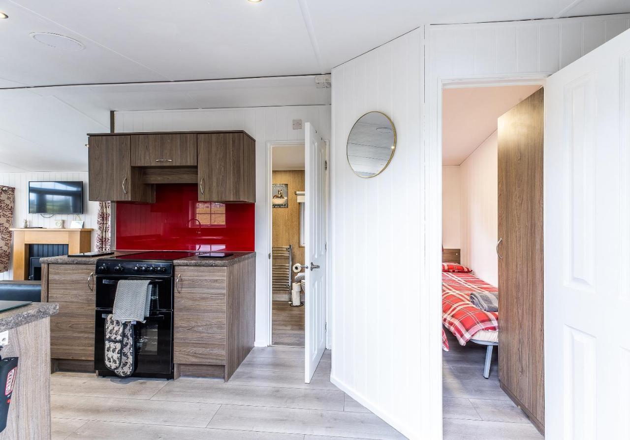 Fairview Farm Holiday Accommodation 14 Luxury Lodges, Cabins, Dog Friendly, Suitable For Couples, Families And Groups, Wedding Guests , Corporate Events, Sleeps 2-65 Guests In Ravenshead, Nottingham Near Sherwood Forest, Set In 88 Acres Exterior foto