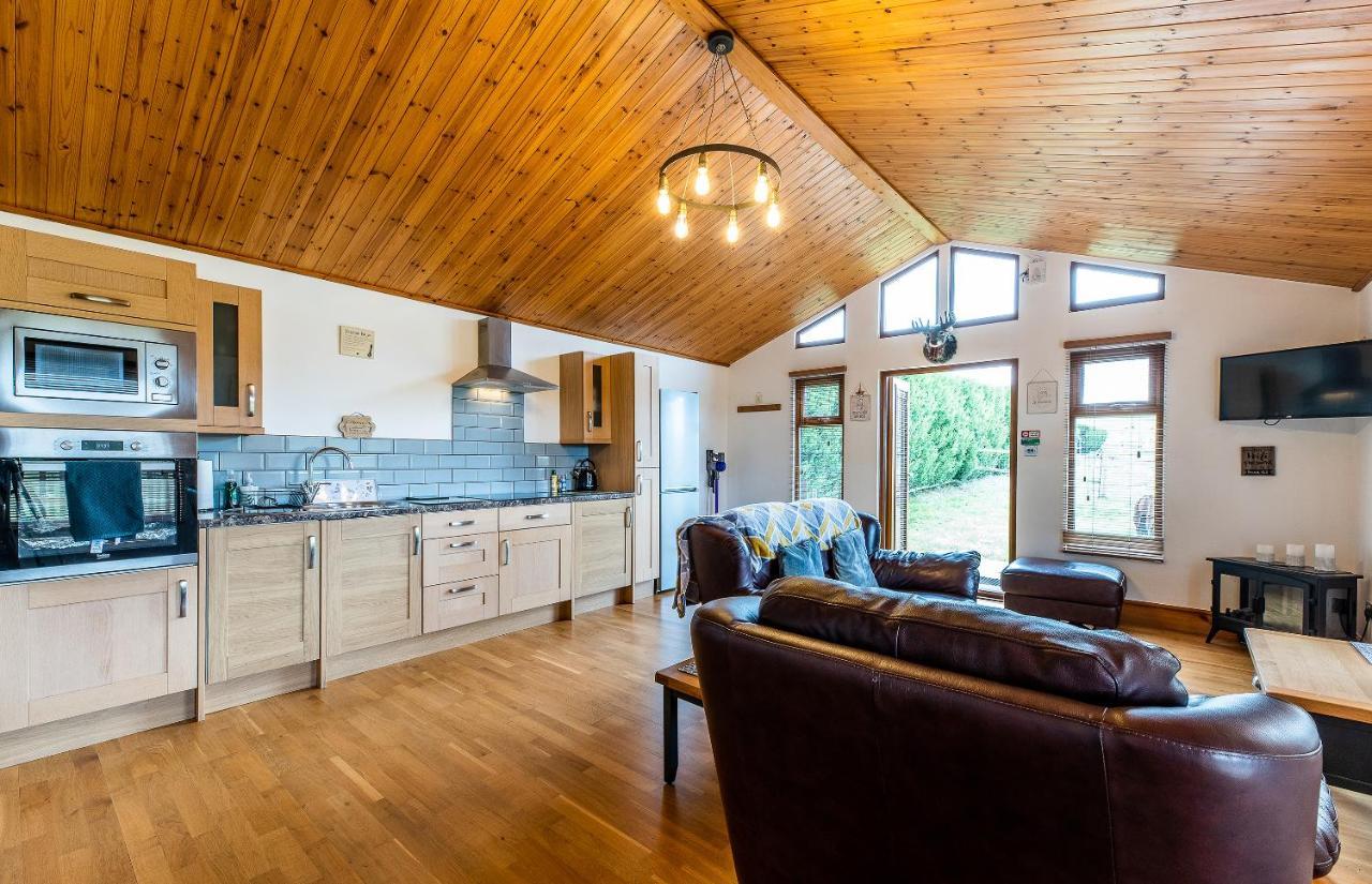 Fairview Farm Holiday Accommodation 14 Luxury Lodges, Cabins, Dog Friendly, Suitable For Couples, Families And Groups, Wedding Guests , Corporate Events, Sleeps 2-65 Guests In Ravenshead, Nottingham Near Sherwood Forest, Set In 88 Acres Exterior foto