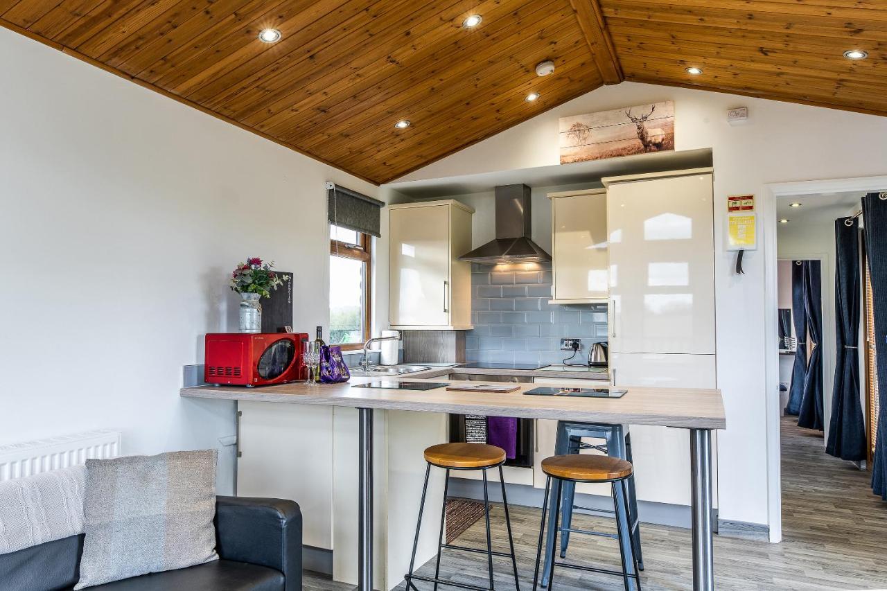 Fairview Farm Holiday Accommodation 14 Luxury Lodges, Cabins, Dog Friendly, Suitable For Couples, Families And Groups, Wedding Guests , Corporate Events, Sleeps 2-65 Guests In Ravenshead, Nottingham Near Sherwood Forest, Set In 88 Acres Exterior foto