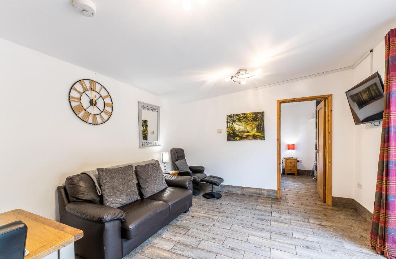 Fairview Farm Holiday Accommodation 14 Luxury Lodges, Cabins, Dog Friendly, Suitable For Couples, Families And Groups, Wedding Guests , Corporate Events, Sleeps 2-65 Guests In Ravenshead, Nottingham Near Sherwood Forest, Set In 88 Acres Exterior foto