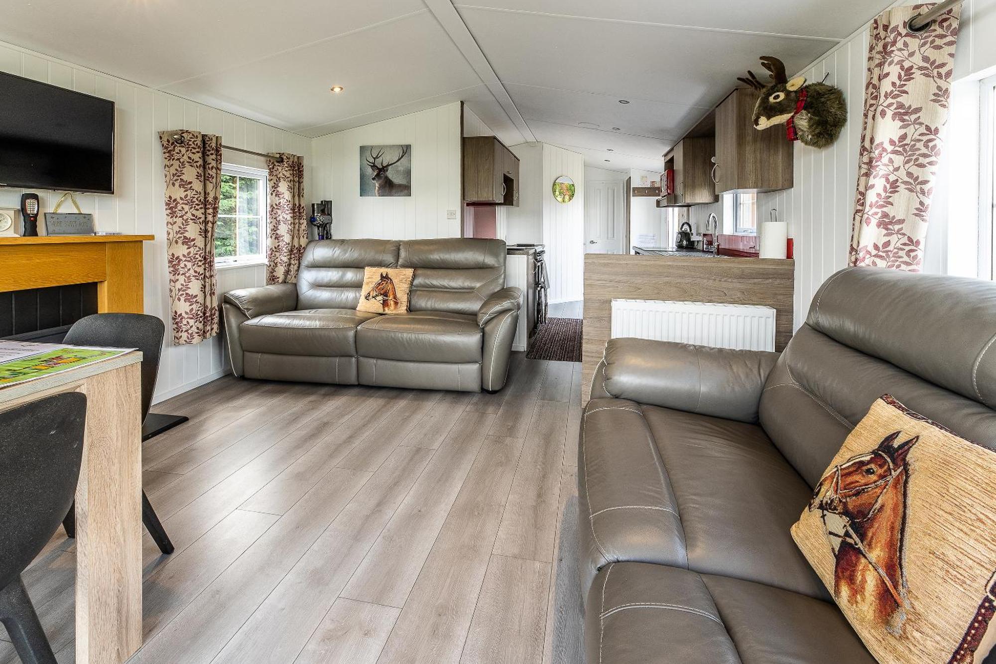 Fairview Farm Holiday Accommodation 14 Luxury Lodges, Cabins, Dog Friendly, Suitable For Couples, Families And Groups, Wedding Guests , Corporate Events, Sleeps 2-65 Guests In Ravenshead, Nottingham Near Sherwood Forest, Set In 88 Acres Exterior foto