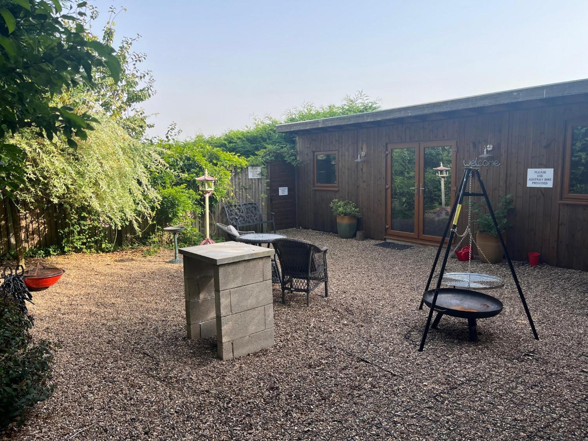 Fairview Farm Holiday Accommodation 14 Luxury Lodges, Cabins, Dog Friendly, Suitable For Couples, Families And Groups, Wedding Guests , Corporate Events, Sleeps 2-65 Guests In Ravenshead, Nottingham Near Sherwood Forest, Set In 88 Acres Exterior foto