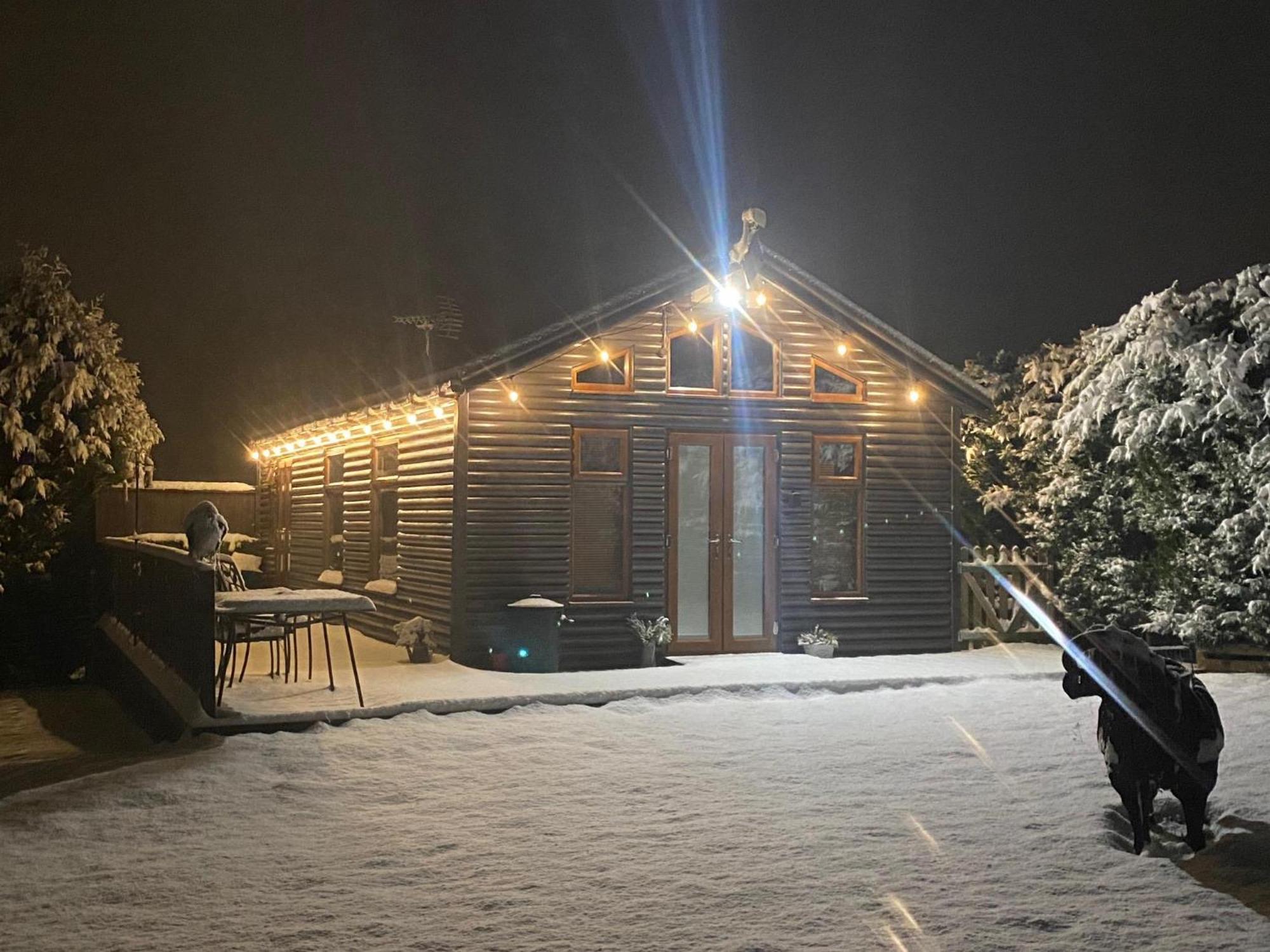 Fairview Farm Holiday Accommodation 14 Luxury Lodges, Cabins, Dog Friendly, Suitable For Couples, Families And Groups, Wedding Guests , Corporate Events, Sleeps 2-65 Guests In Ravenshead, Nottingham Near Sherwood Forest, Set In 88 Acres Exterior foto