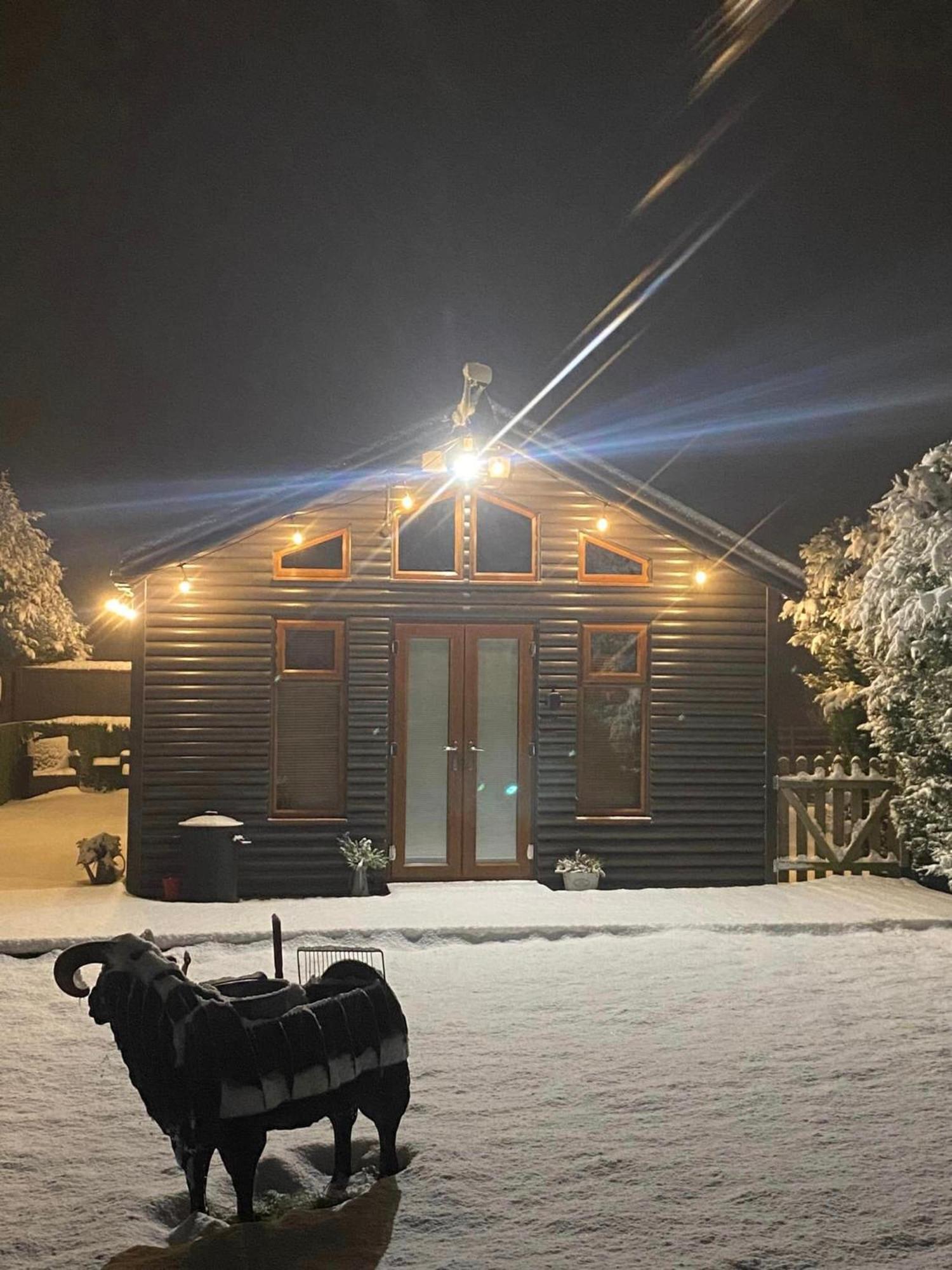 Fairview Farm Holiday Accommodation 14 Luxury Lodges, Cabins, Dog Friendly, Suitable For Couples, Families And Groups, Wedding Guests , Corporate Events, Sleeps 2-65 Guests In Ravenshead, Nottingham Near Sherwood Forest, Set In 88 Acres Exterior foto