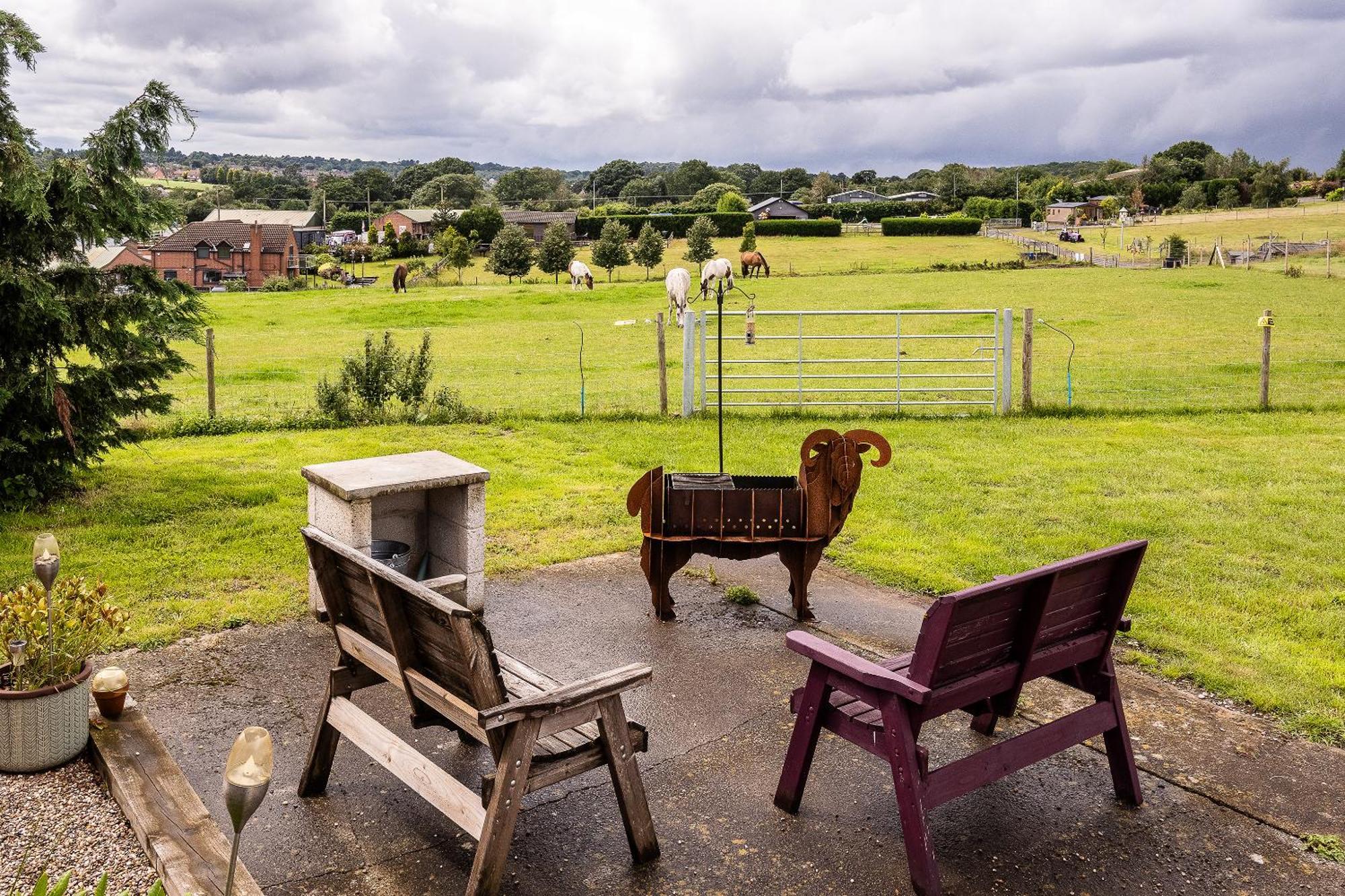 Fairview Farm Holiday Accommodation 14 Luxury Lodges, Cabins, Dog Friendly, Suitable For Couples, Families And Groups, Wedding Guests , Corporate Events, Sleeps 2-65 Guests In Ravenshead, Nottingham Near Sherwood Forest, Set In 88 Acres Exterior foto